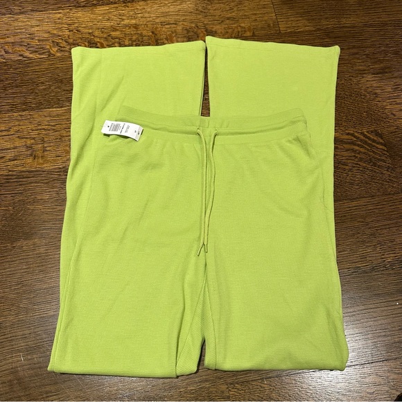 Aritzia Pants - Brand new aritzia pants